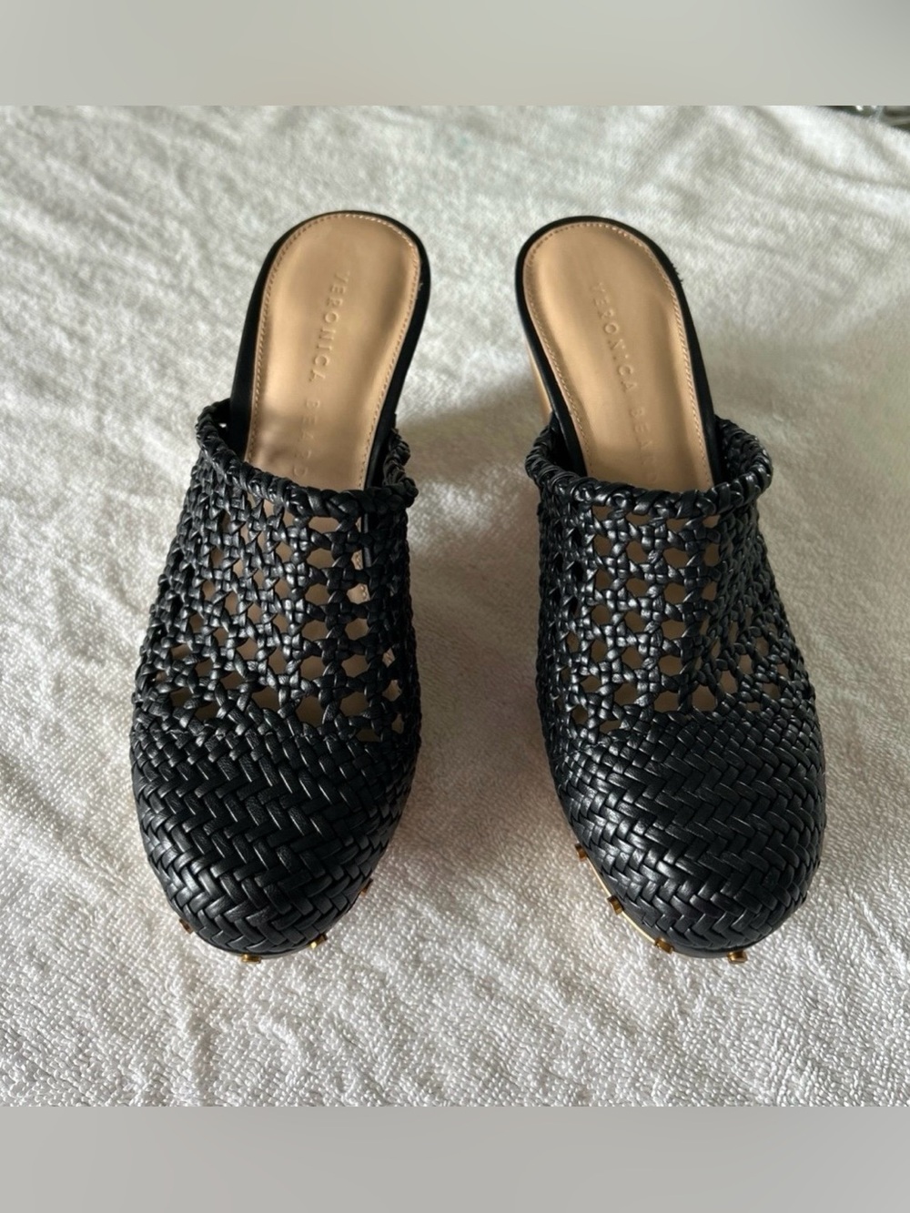 VERÓNICA BEARD CLUGS
WOOD, Size 7, Color Black, Gently Used.
